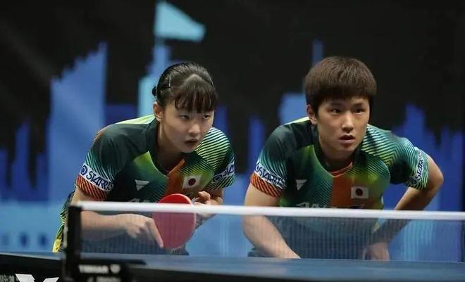 在推动篮球 在推动篮球